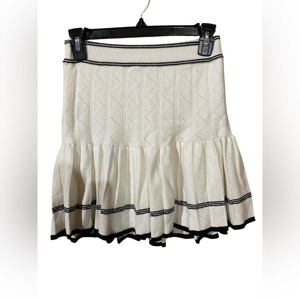 Willow & Wind White Mini Skirt with Black Accents Small